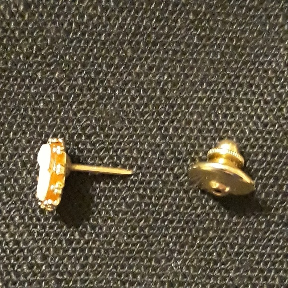 Cameo Pin - Picture 4 of 4